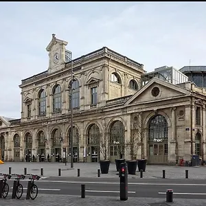 Gare Flandre, Dans L'emblematique Rue De Bethune Lille